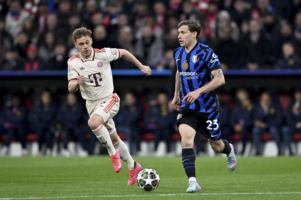 反映了雄鹿 反映了雄鹿